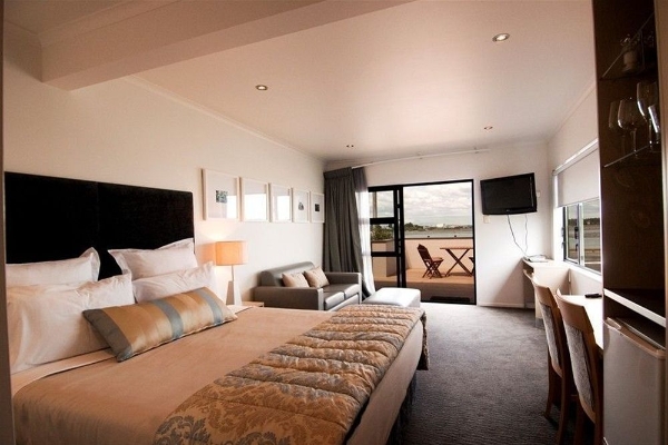Hotel Marineland Beachfront Accommodation (Westshore)